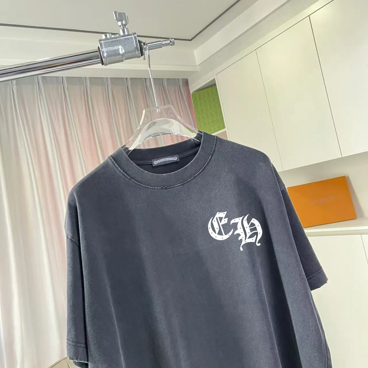 🅿️200 ch Crocodile* 2025 spring and summer new style, washed, worn, Sanskrit cross print, short-sleeved T-shirt, customized fabric 320g, same style for men and women, size: S M L XL XXL five codes, color: black gray